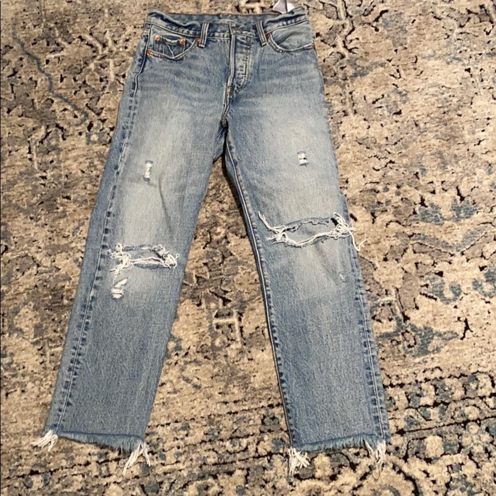 LEVI’S BUTTON FLY 501 DISTRESSED SKINNY JEANS SZ26